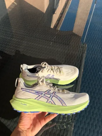 Asics GT 2000 Running Shoes usato