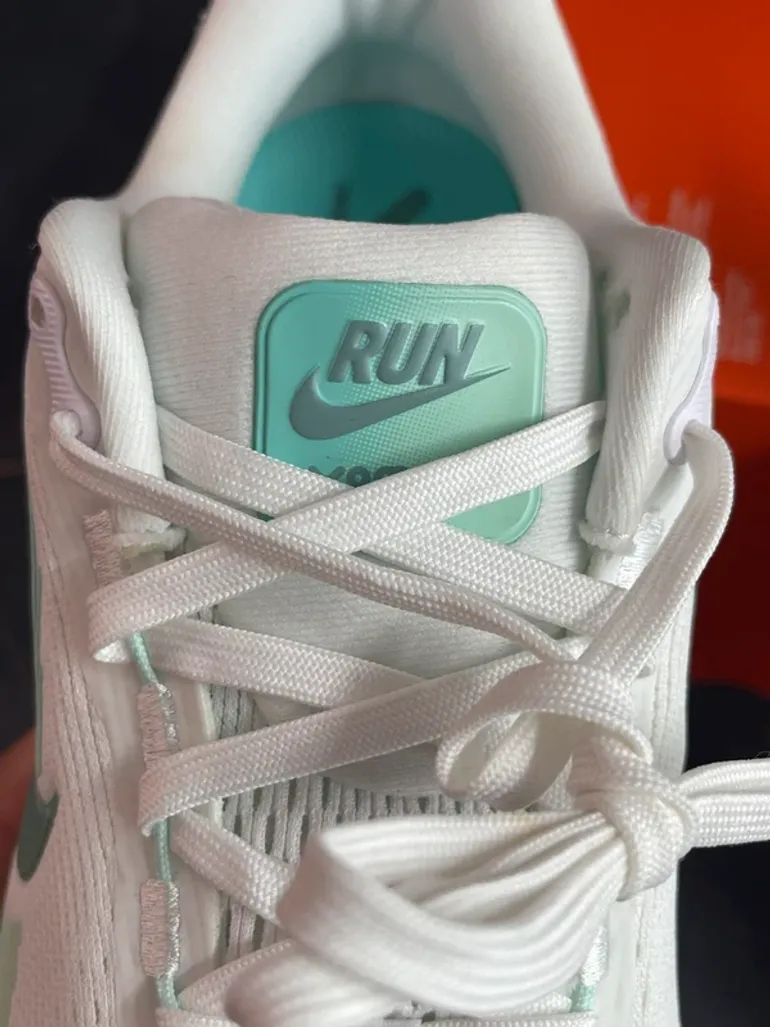Used Nike Vomero Plus bike — image 10 of 14