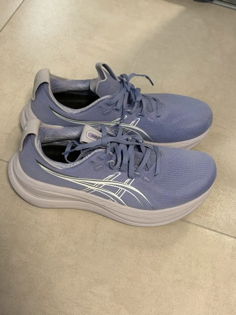 Used Asics Gel Nimbus 28 bike — image 2 of 7
