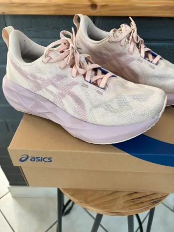 Gebrauchtes Asics Novablast 5 Running Shoes