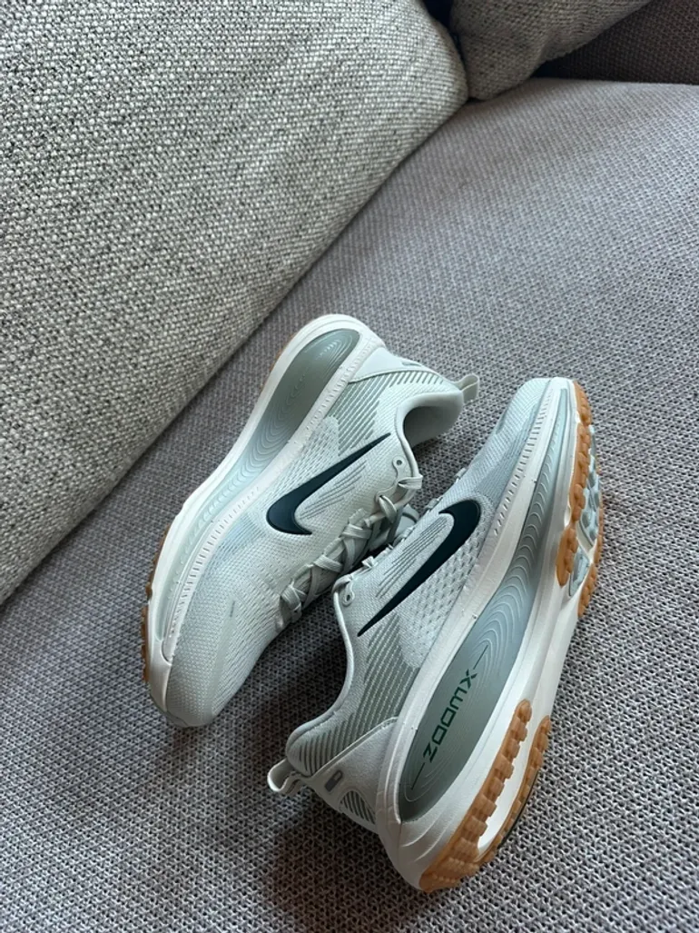 Nike Vomero 18 bike usato — immagine 7 di 7