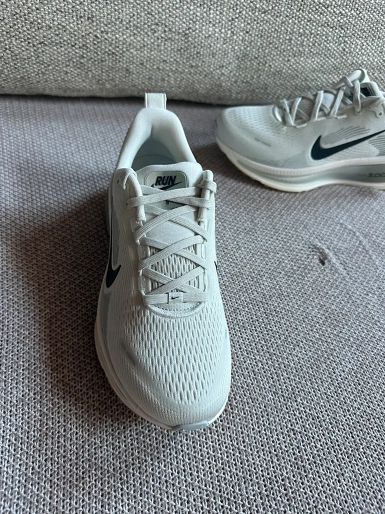 Nike Vomero 18 bike usato — immagine 2 di 7