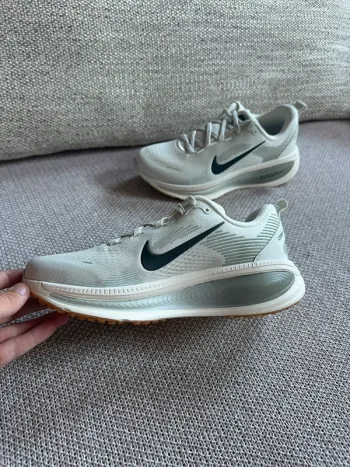 Nike Vomero 18 bike usato — immagine 3 di 7