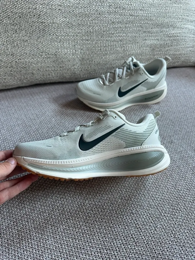 Nike Vomero 18 bike usato — immagine 3 di 7