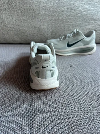 Nike Vomero 18 bike usato — immagine 4 di 7