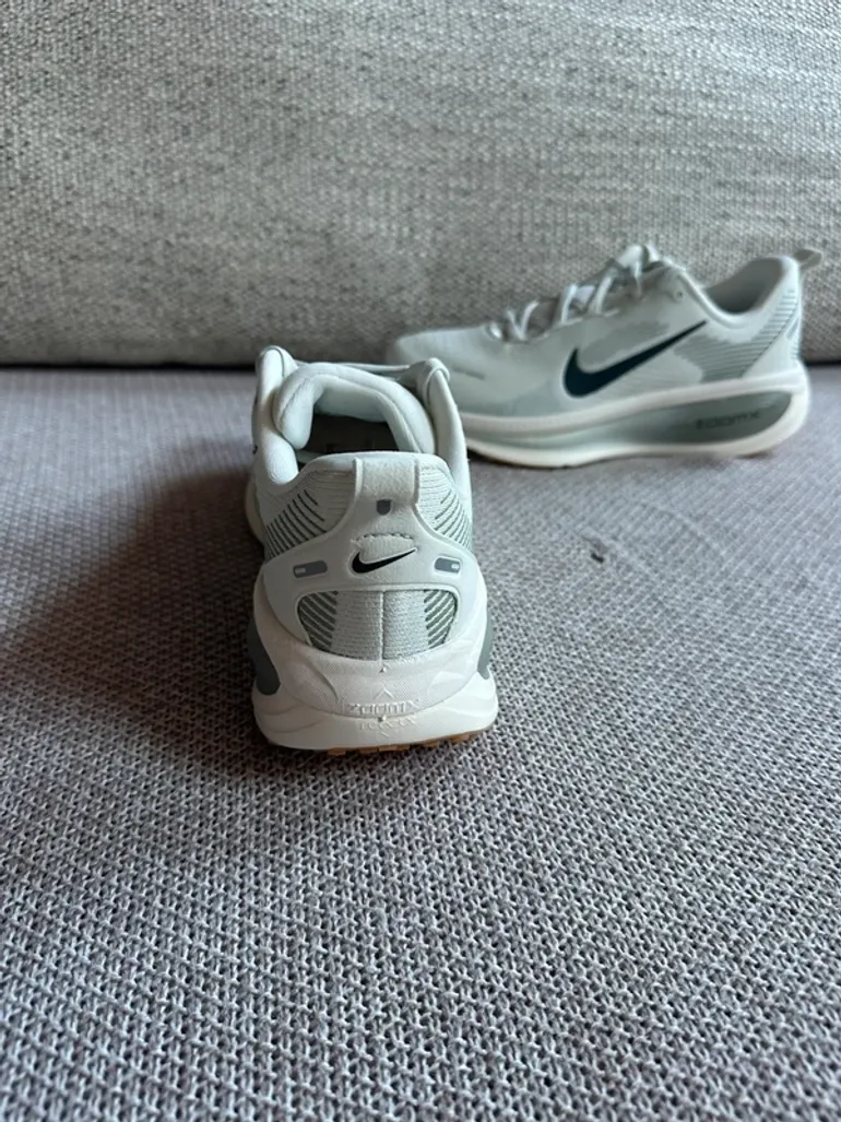 Nike Vomero 18 bike usato — immagine 4 di 7
