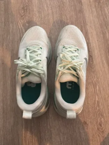 Tweedehands Nike Vomero 18 bike — afbeelding 3 van 10