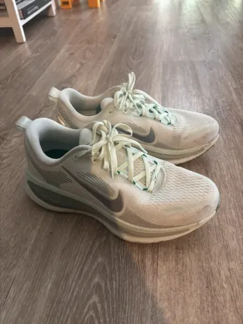 Brugt Nike Vomero 18 Running Shoes