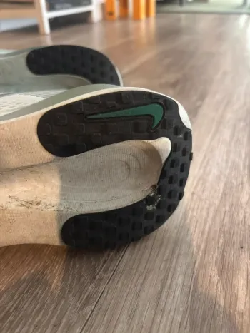 Tweedehands Nike Vomero 18 bike — afbeelding 6 van 10