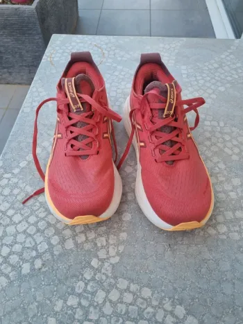 Used Asics Gel Nimbus 27 Running Shoes