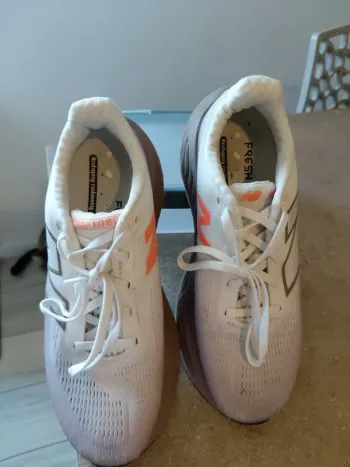 Tweedehands New Balance 1080 v14 bike — afbeelding 3 van 8