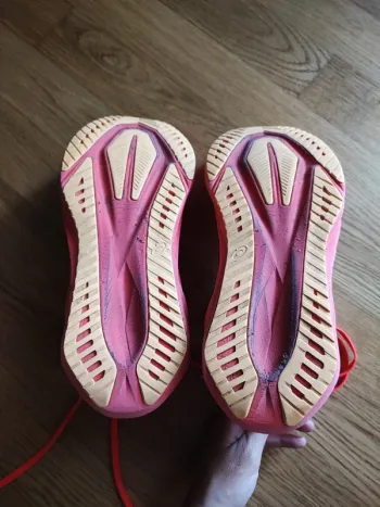 Used Asics Novablast 5 bike — image 11 of 12