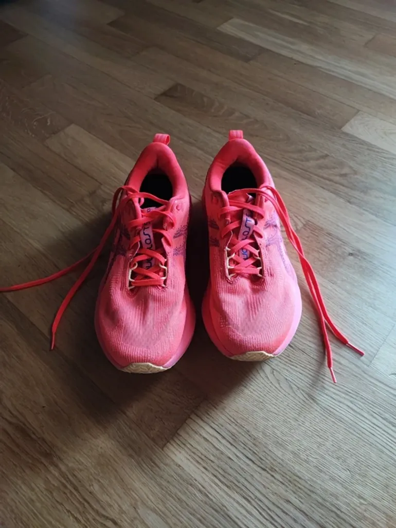 Used Asics Novablast 5 bike — image 4 of 12