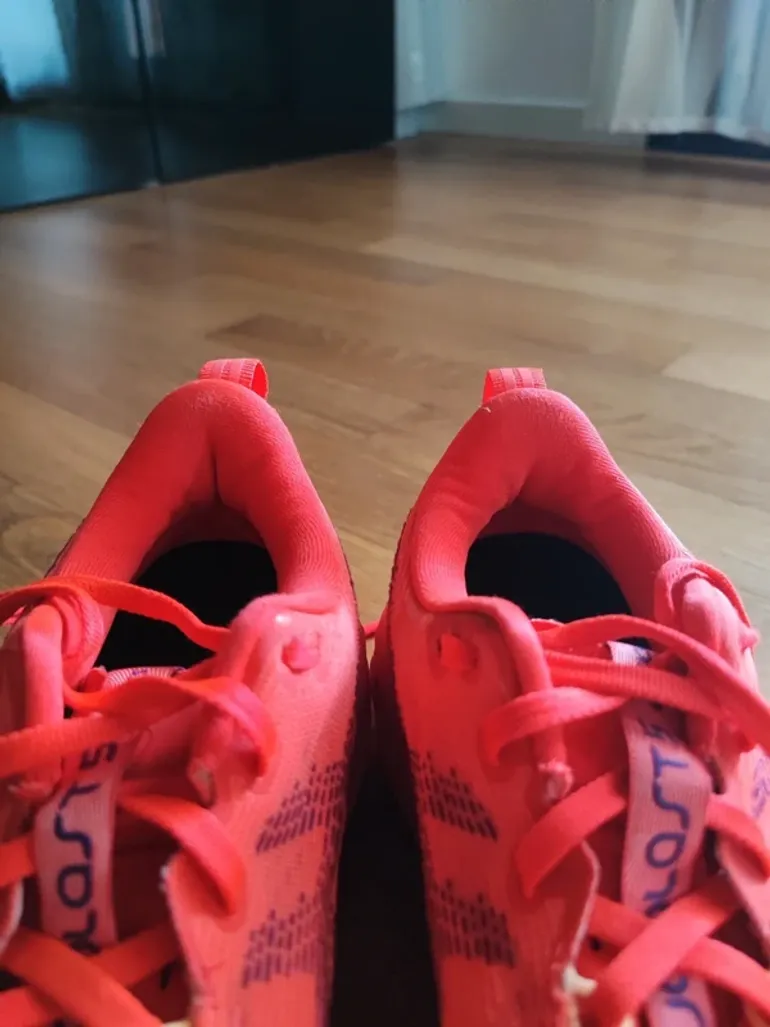 Used Asics Novablast 5 bike — image 8 of 12