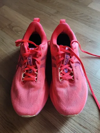 Used Asics Novablast 5 bike — image 7 of 12