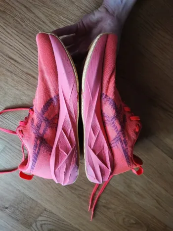 Used Asics Novablast 5 bike — image 9 of 12