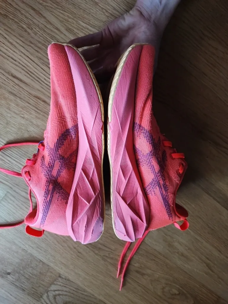 Used Asics Novablast 5 bike — image 9 of 12