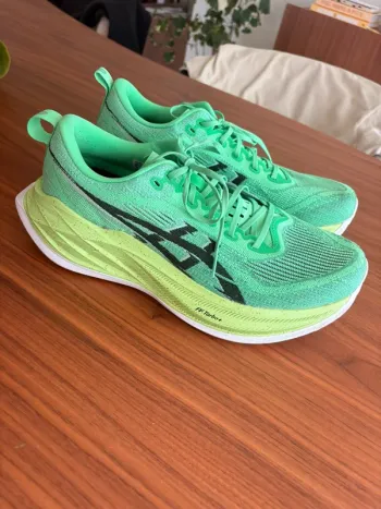 Asics Superblast Running Shoes usato