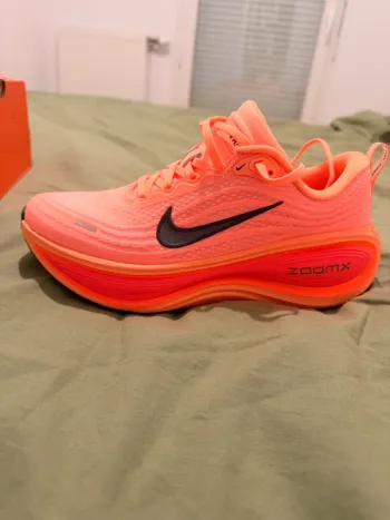 Używany Orange Vomero Plus Running Shoes