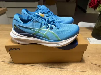 Used Asics Gel Kayano 30 bike — image 2 of 4