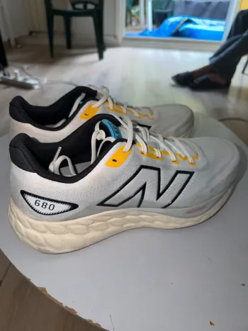 Käytetty New Balance 680 Fresh Foam Running Shoes