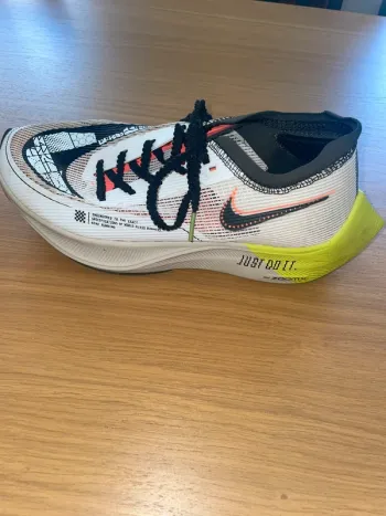 Used Nike Vaporfly Next% 2 bike — image 3 of 4