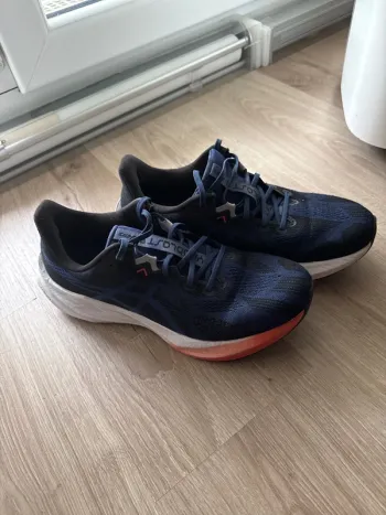 Used Asics Dynablast 5 Running Shoes