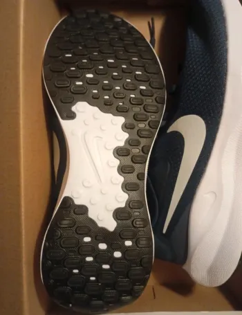 Used Nike Revolution 7 bike — image 7 of 18
