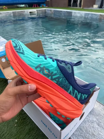 Used Simple Challenger ATR 7 Running Shoes