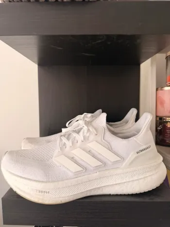 Tweedehands White Ultraboost bike — afbeelding 2 van 5