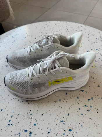 Used Hoka Challenger 8 bike — image 3 of 3