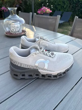 On Running Cloudmonster Running Shoes usato