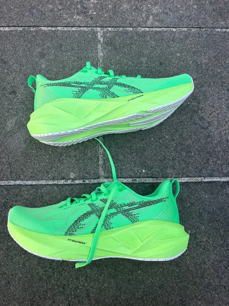 Asics Novablast 5 bike usato — immagine 3 di 6