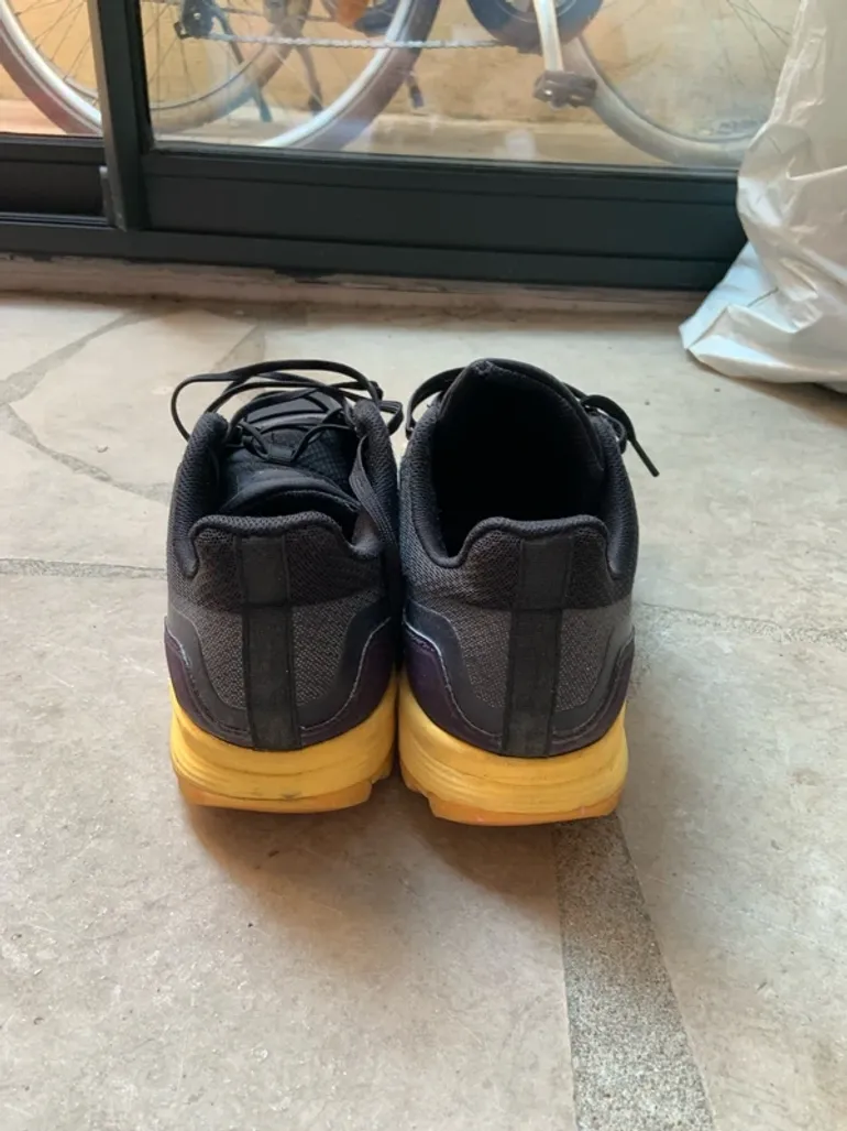 Brugt Adidas Hockey Shoes bike — billede 4 af 7