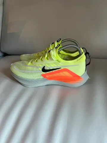 Nike Zoom Fly 4 Running Shoes usato