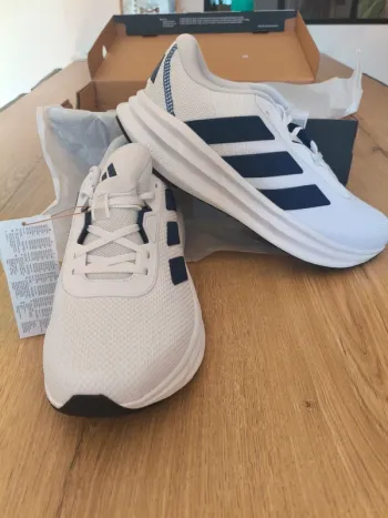 Käytetty Adidas Galaxy 7 Running Shoes