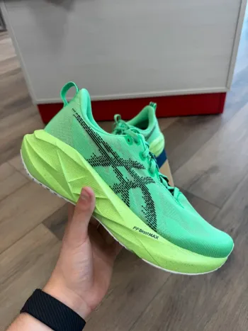 Gebrauchtes Asics Novablast 5 Running Shoes