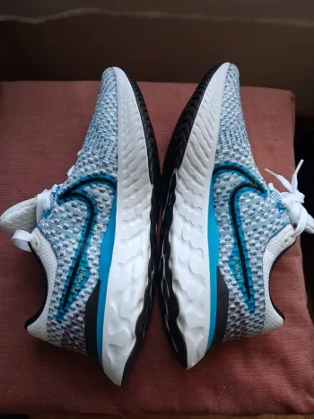 Tweedehands Nike Running Shoes bike — afbeelding 4 van 15