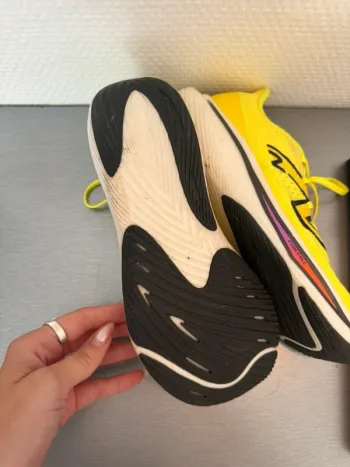 Used New Balance FuelCell Rebel v4 bike — image 5 of 8