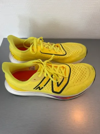 Used New Balance FuelCell Rebel v4 bike — image 4 of 8