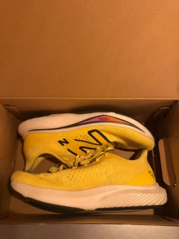 Used New Balance FuelCell Rebel v4 bike — image 7 of 8