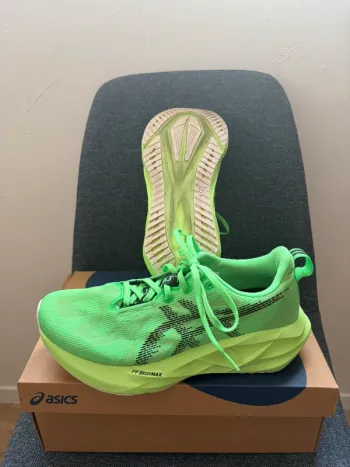 Używany Asics Novablast 5 bike — zdjęcie 2 z 6