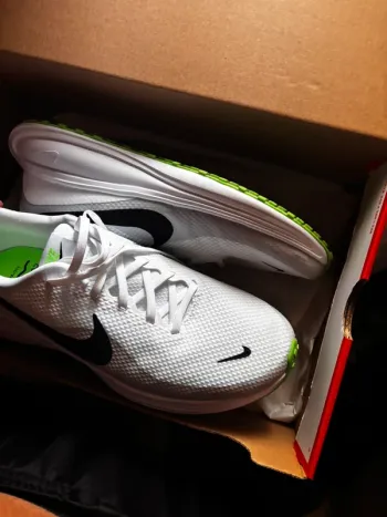 Used Nike running shoes bike — image 4 of 7