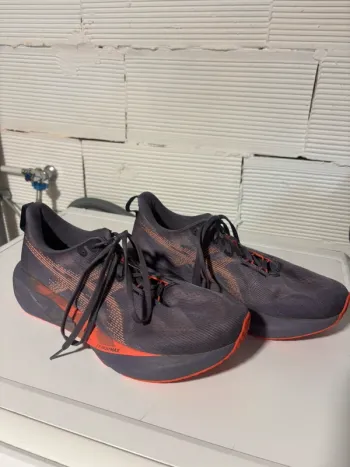 Použité Asics Novablast Running Shoes