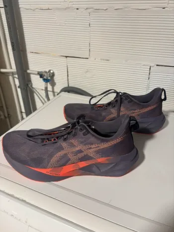 Used Asics Novablast bike — image 2 of 3
