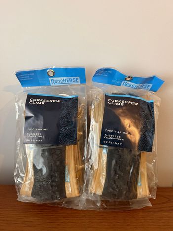 Używany Rene Herse Corkscrew Climb TC Semi-Slick 2025 Tyres & Tubes