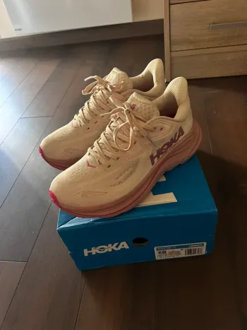 Hoka Clifton 10 Running Shoes usato