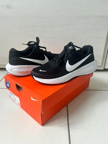Used Nike Revolution 8 bike — image 2 of 5