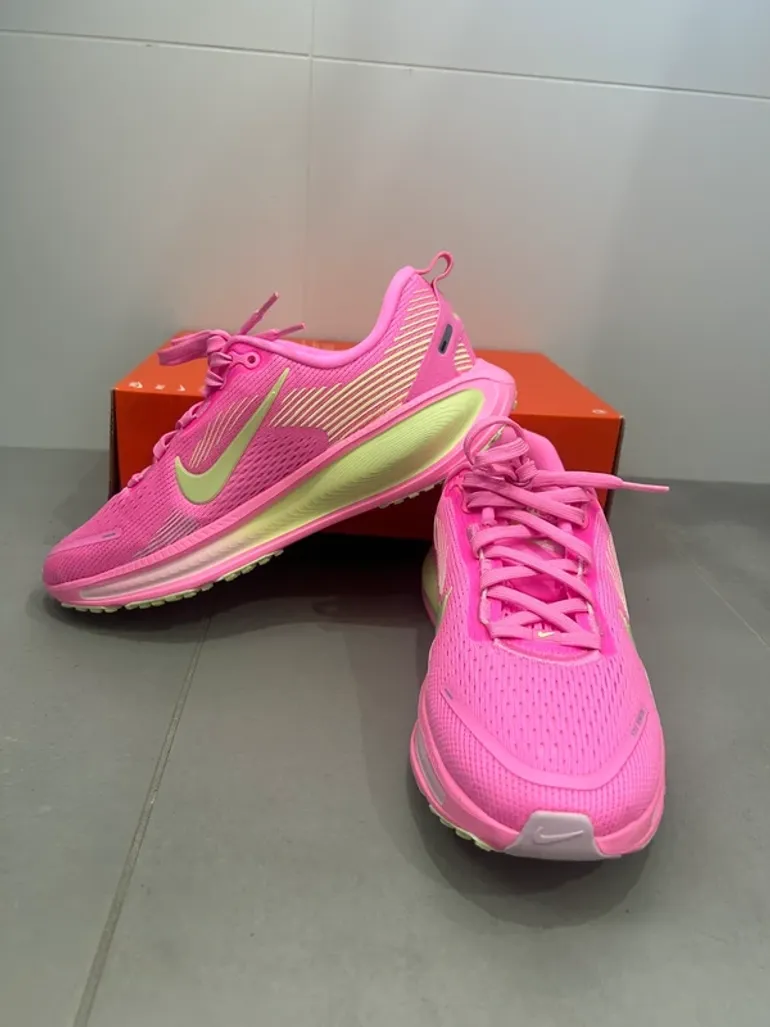 Nike Vomero 18 bike d'occasion — image 3 sur 6