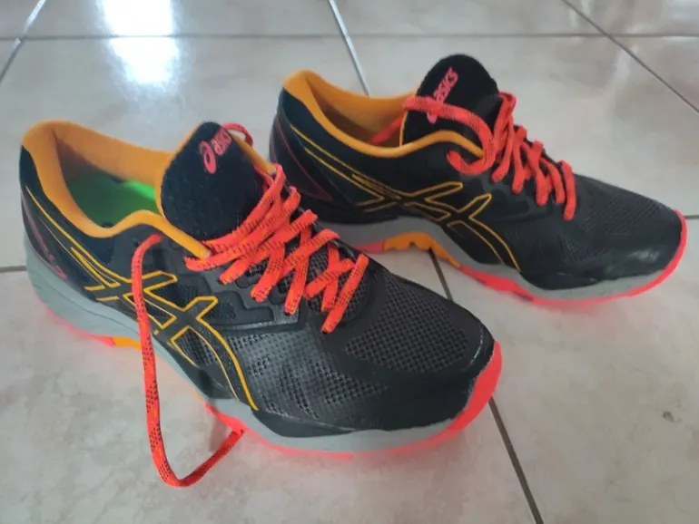 Used Asics Trail Running Shoes bike — image 2 of 6